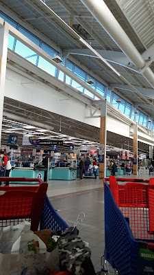 Centre commercial de la Baie à Saint-Martin-des-Champs à Avranches