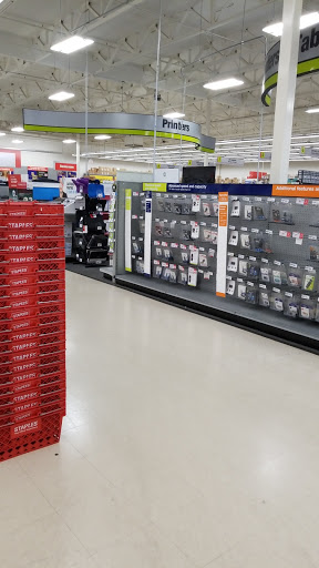 Office Supply Store «Staples», reviews and photos, 411 W Esplanade Dr, Oxnard, CA 93036, USA