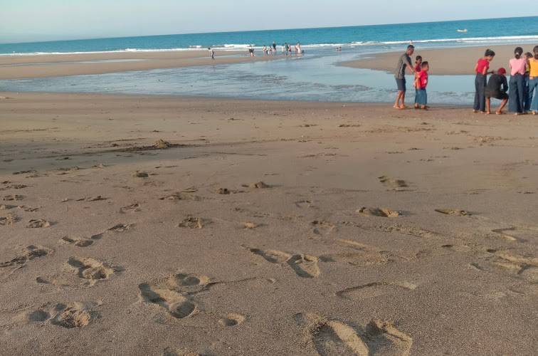 Pertigaan pantai motadikin