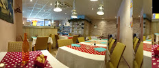 Atmosphère du Restaurant La Petite Pause - Salon de Thé - Tarterie à Cambo-les-Bains - n°8