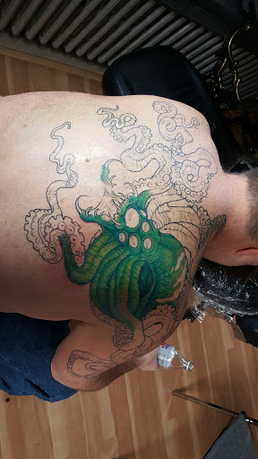 Tattoo Shop «I Ov Thee Dragon Tattoo And Body Piercing Studio», reviews and photos, 614 6th St, Racine, WI 53403, USA
