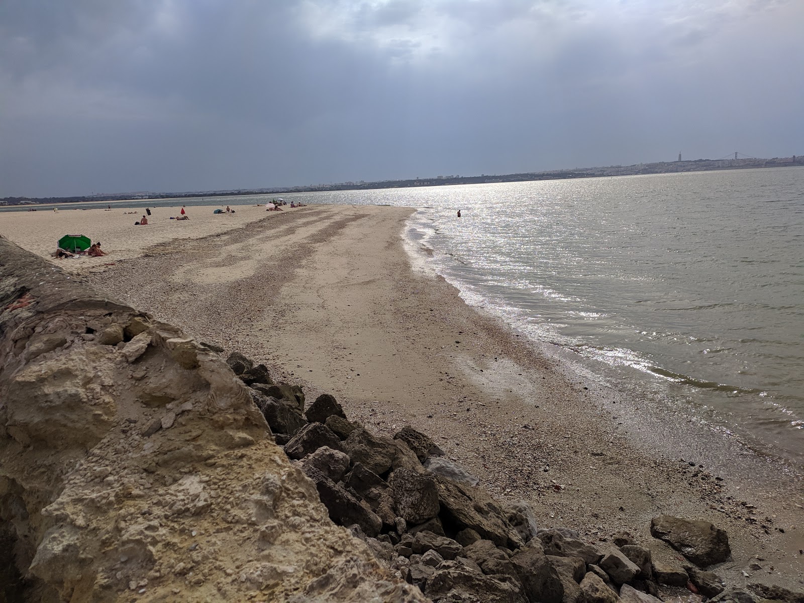 Foto von Praia do Bico do Mexilhoeiro mit geräumige küstenlinie
