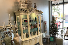 Mirrors Salon and Boutique