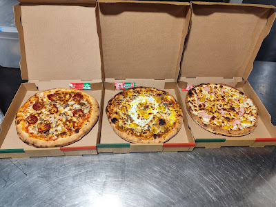 Pizza taxi's one à Laon