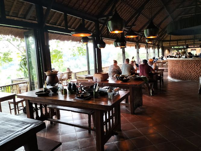 Restoran Bali di Kabupaten Karangasem: Menikmati Kelezatan di Warung Mina dan Restoran Bali Asli