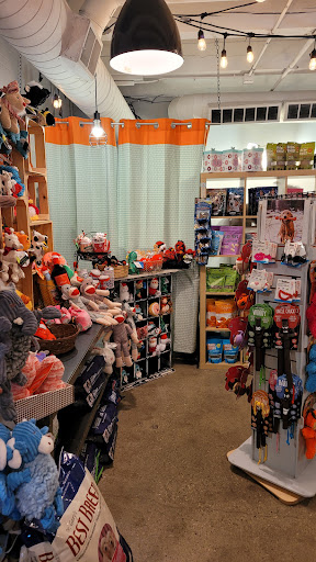 Pet Supply Store «3 Dogs 1 Cat», reviews and photos, 2472 Riopelle St, Detroit, MI 48207, USA