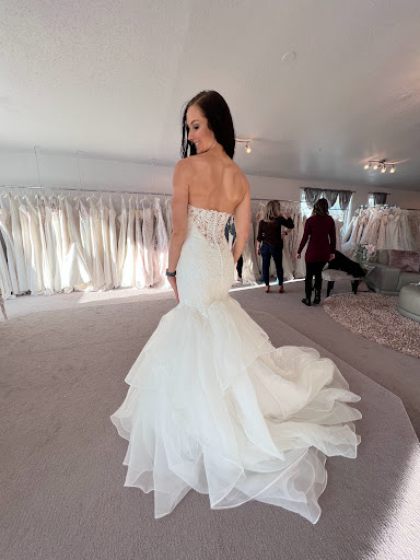Christian Lane Bridal Shop, 4871 Miller Trunk Hwy, Hermantown, MN 55811, USA, 