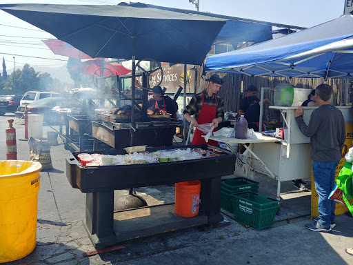 Grocery Store «Handy Market, Wine Store, Craft Beer Shop, Bottle Shop, Choice Meats», reviews and photos, 2514 W Magnolia Blvd, Burbank, CA 91505, USA