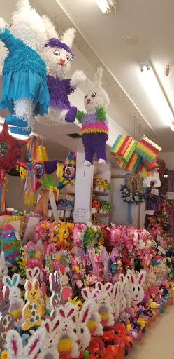 Florist «Davany Flowers & Pinatas», reviews and photos, 522 Cupples Rd, San Antonio, TX 78237, USA