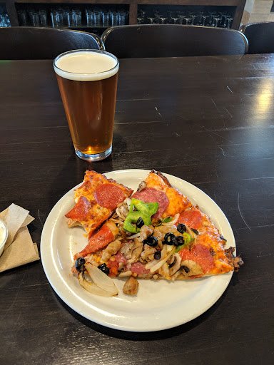 Pizza Restaurant «Round Table Pizza Clubhouse», reviews and photos, 2960 Treat Blvd, Concord, CA 94518, USA