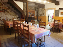 Atmosphère du Restaurant L'Escale des Collines à Moras-en-Valloire - n°2