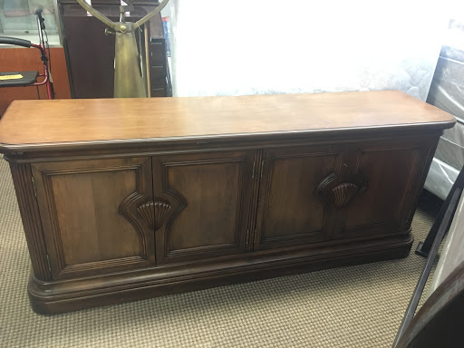 Furniture Store «J & J Furniture Plus», reviews and photos, 1808 N Emerson Ave, Minneapolis, MN 55411, USA