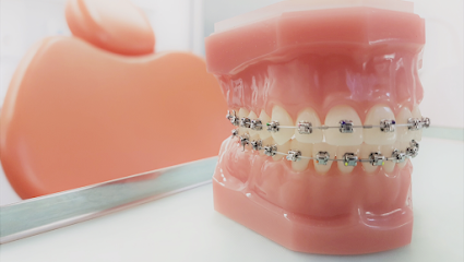 Ortodonti Uzmanı Diş Hekimi Cem İrezli