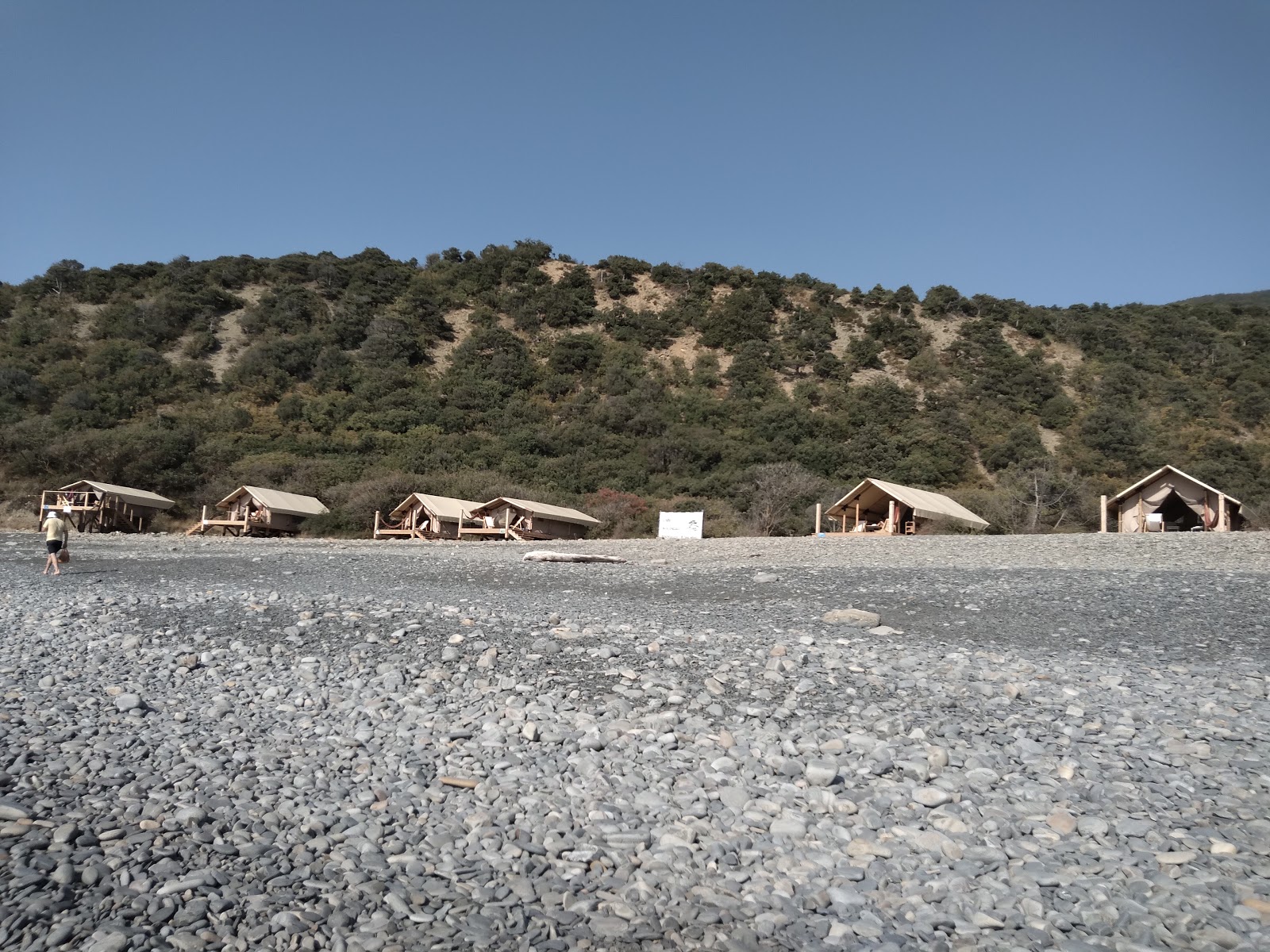 Φωτογραφία του Laguna I υποστηρίζεται από βράχους