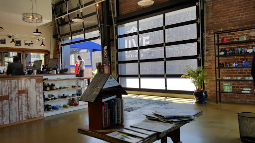 Hair Salon «Peoples Barber & Shop», reviews and photos, 2337 Broadway #101, Oakland, CA 94607, USA