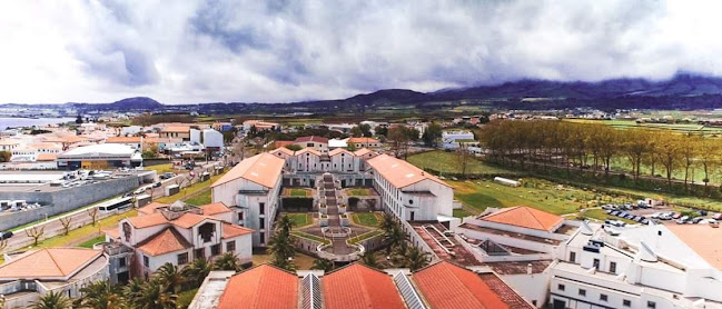 Avaliações doEscola Secundária Vitorino Nemesio em Praia da Vitória - Escola