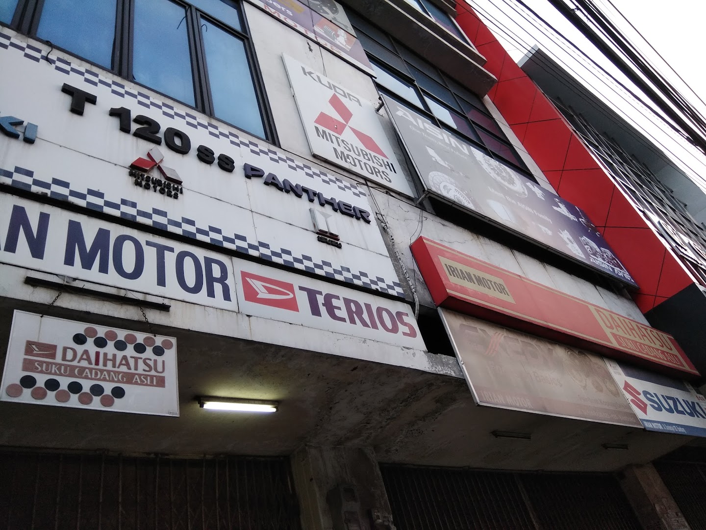Gambar Irian Motor- Hino Parts Shop