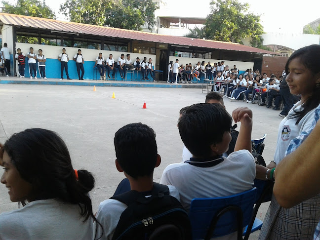 Opiniones de Colegio de Bachillerato Dr. Juan Henriquez Coello en Machala - Escuela