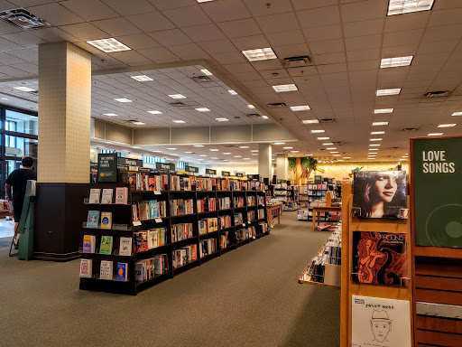 Book Store «Barnes & Noble», reviews and photos, 3100 Main St #1400, Maumee, OH 43537, USA