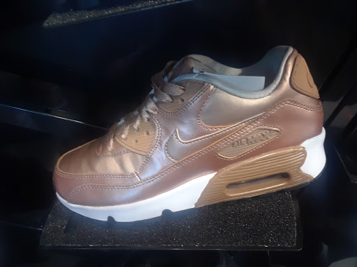 Shoe Store «Foot Locker», reviews and photos, 990 Gulfgate Center Mall, Houston, TX 77087, USA