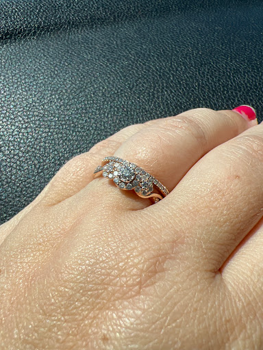 Jewelry Store «Kay Jewelers», reviews and photos, 1401 Greenbrier Parkway S, Chesapeake, VA 23320, USA