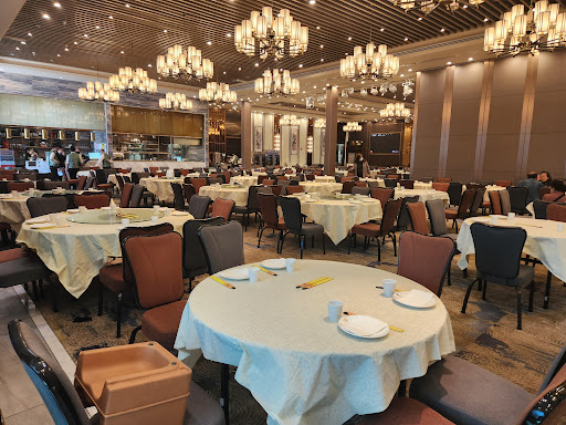 H. L. Peninsula Restaurant image