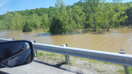 Auto Body Shop «Meramec Heights Collision Center», reviews and photos, 645 Carriage Dr, Arnold, MO 63010, USA