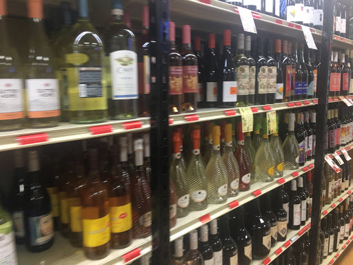 Wine Store «Wine Outlet», reviews and photos, 10 Meadowlands Pkwy, Secaucus, NJ 07094, USA