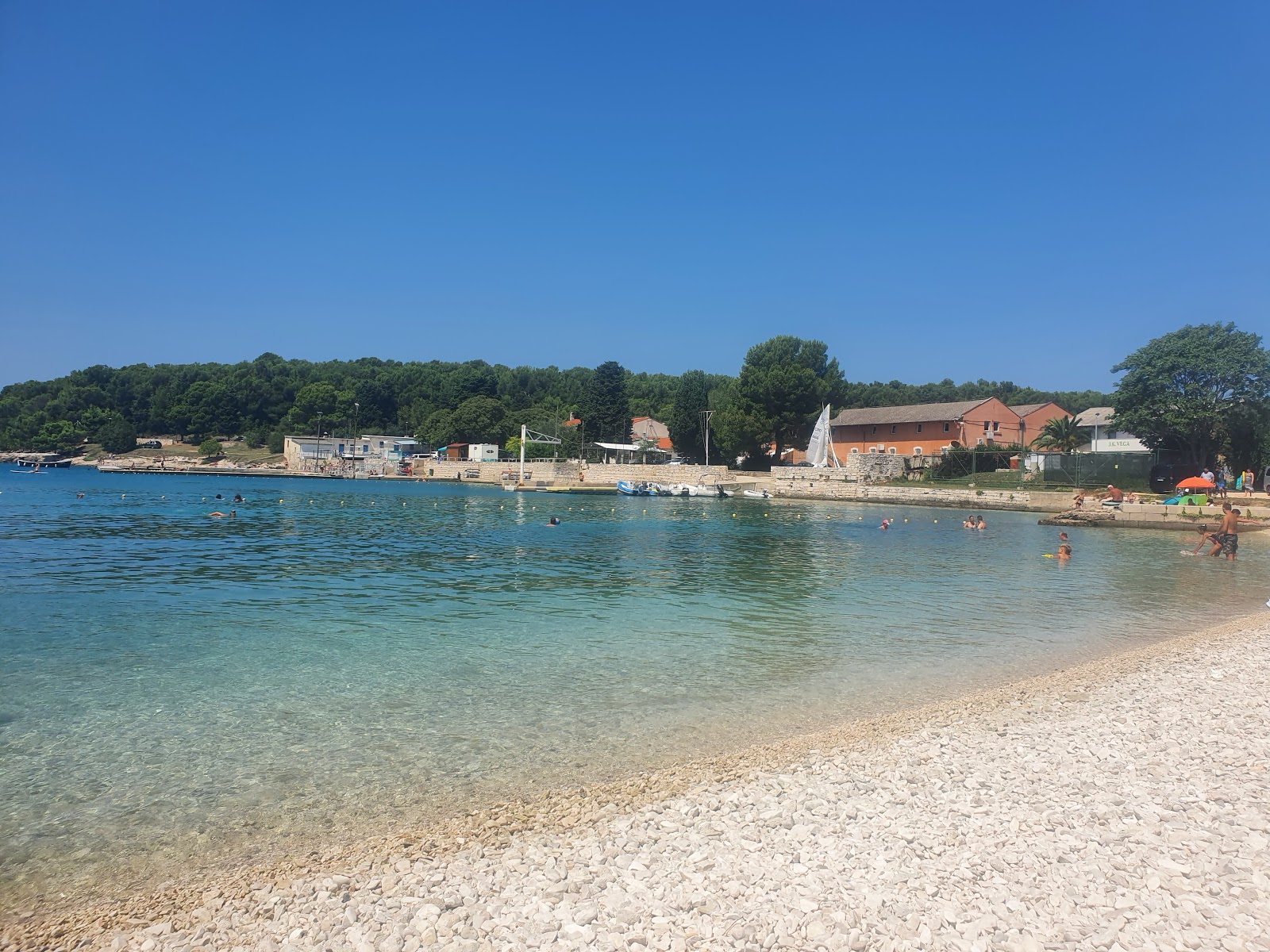 Foto af Valsaline beach med høj niveau af renlighed