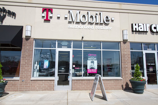 Cell Phone Store «T-Mobile», reviews and photos, 6684 Joliet Rd, Countryside, IL 60525, USA