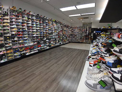 Exclusive Elements Find shoe store in Houston Near Location