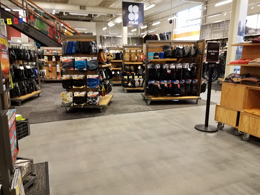 Camping Store «REI», reviews and photos, 15200 Potomac Town Pl #140, Woodbridge, VA 22191, USA