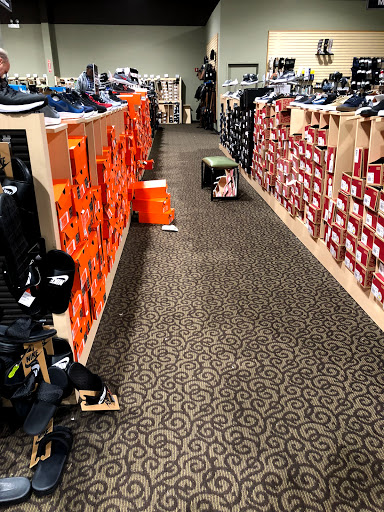 Shoe Store «DSW Designer Shoe Warehouse», reviews and photos, 202 Orland Park Pl, Orland Park, IL 60462, USA