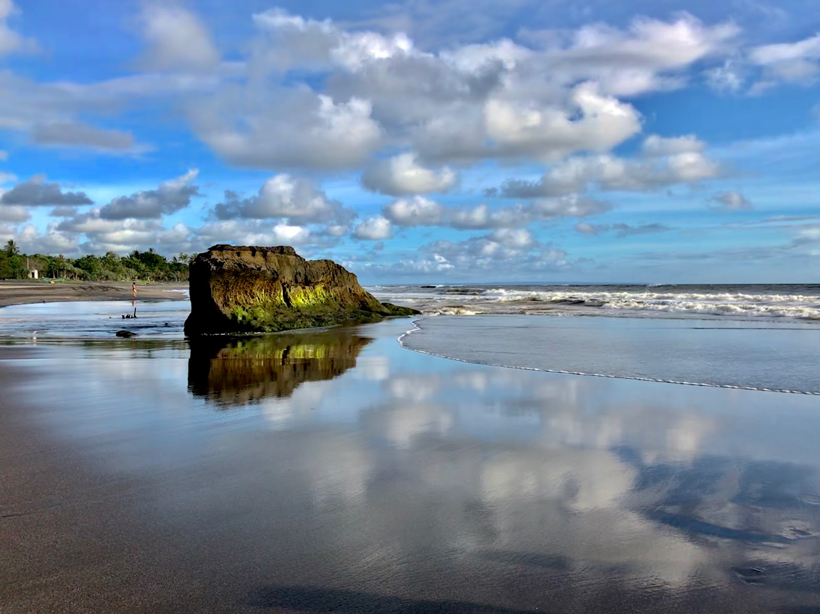 Photo of Kelecung Beach with very clean level of cleanliness