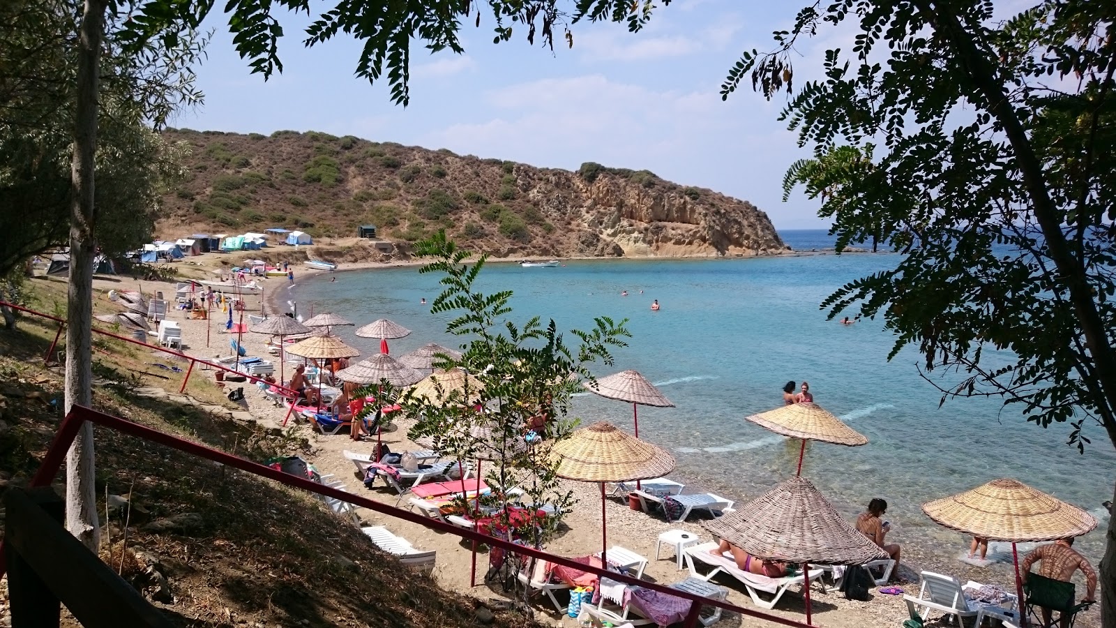 Zdjęcie Fatma Kadin beach z powierzchnią beżowy piasek i kamyki