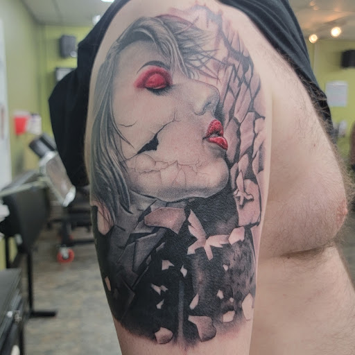 Tattoo Shop «Wingnut Tattoo & Piercing Studio», reviews and photos, 2022 N Ferry St #1201, Anoka, MN 55303, USA