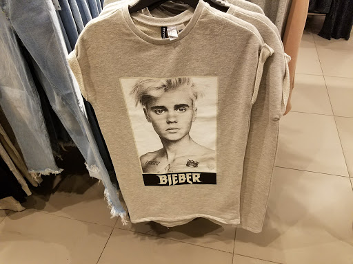 Clothing Store «H&M», reviews and photos, 397 E Sailer Dr, San Mateo, CA 94403, USA