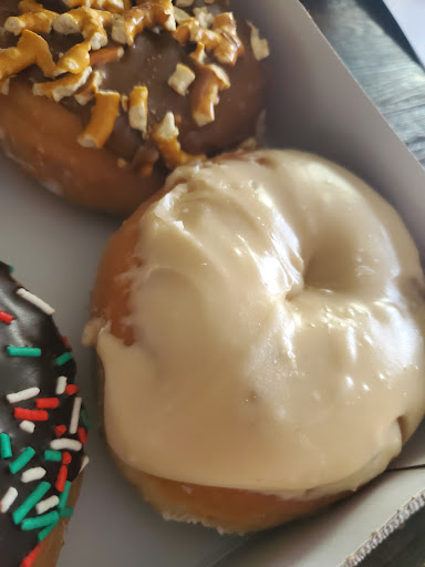 Donut Shop «Maple Donuts», reviews and photos, 50 Robinhood Dr, Goldsboro, PA 17319, USA