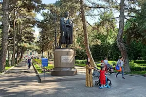 Bauyrzhan Momyshuly monument image