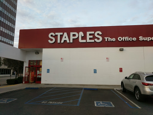 Office Supply Store «Staples», reviews and photos, 6450 Sunset Blvd, Hollywood, CA 90028, USA