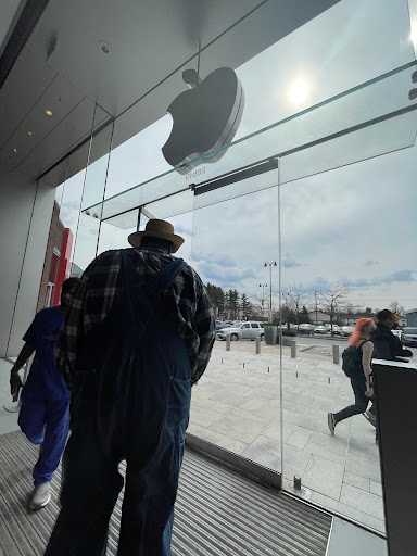 Computer Store «Apple Eton», reviews and photos, 28849 Chagrin Blvd, Woodmere, OH 44122, USA