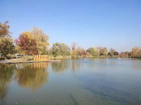 Csónakázó tó parkoló