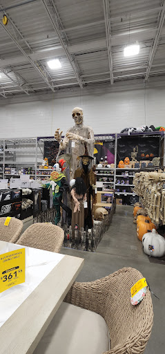 Shopping Mall «Burbank Empire Center», reviews and photos, 1800 W Empire Ave, Burbank, CA 91504, USA