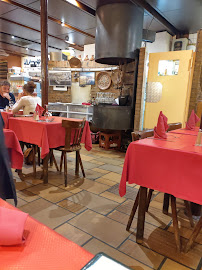 Atmosphère du Restaurant servant du couscous Au Clair de Lune à Paris - n°6
