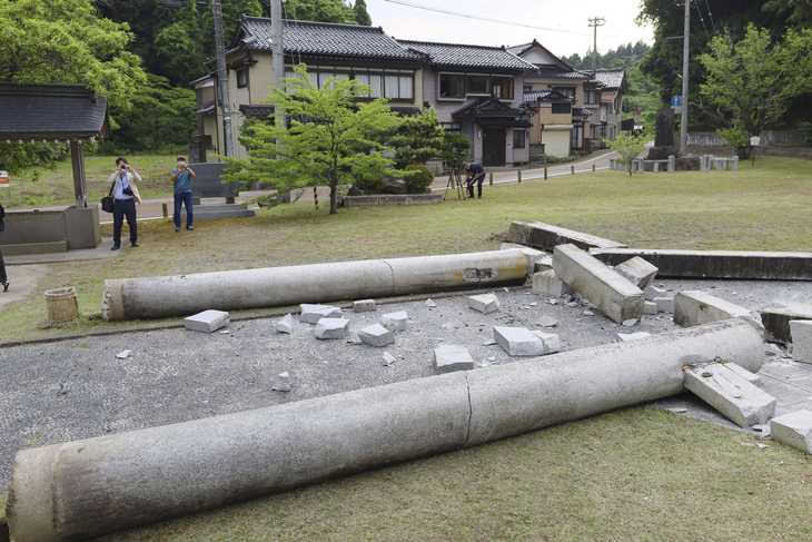 大伴家持歌碑