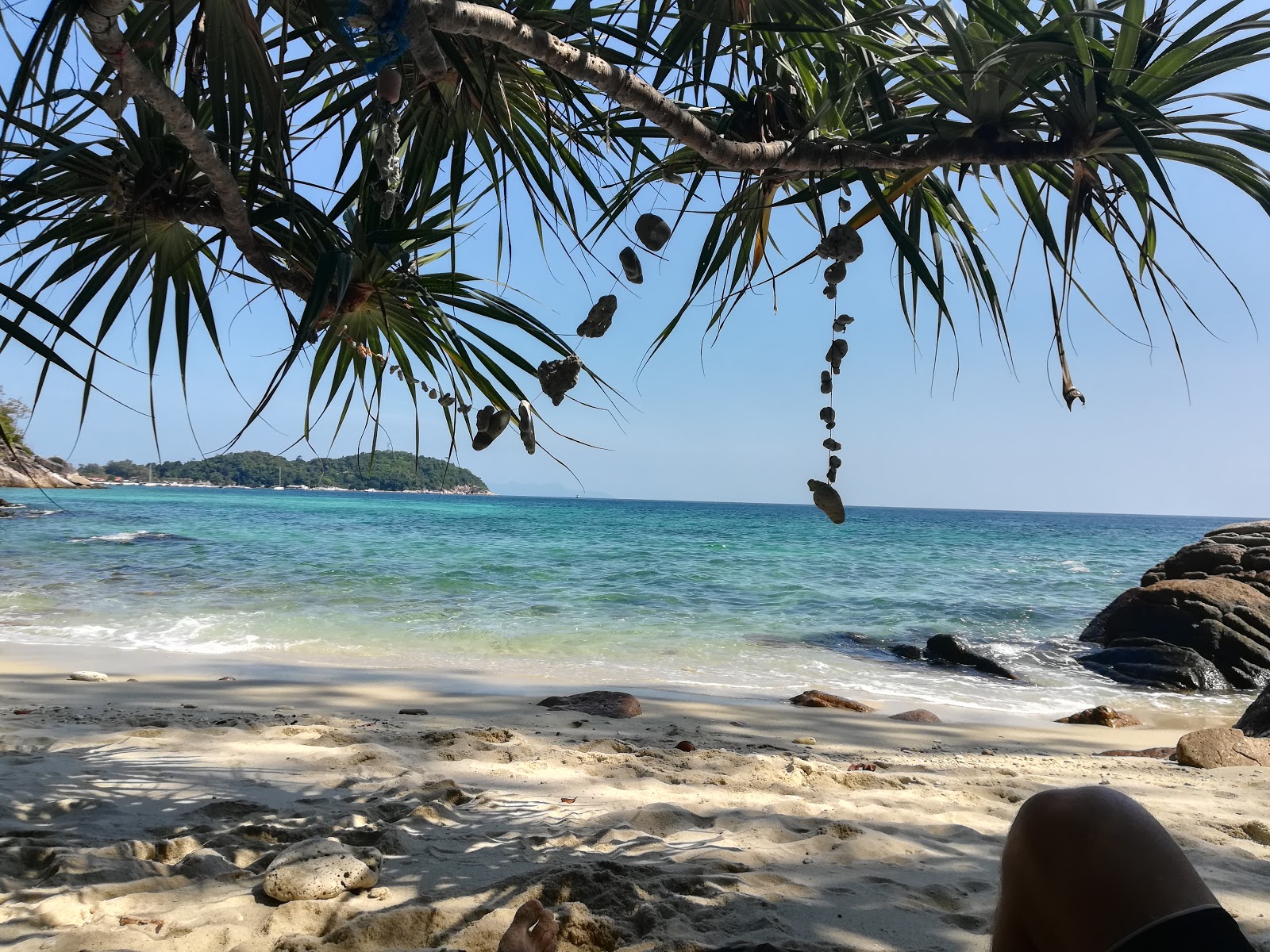 Foto von Patai Galah Beach umgeben von Bergen