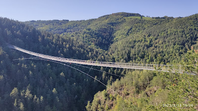 Parking de la passerelle himalayenne des gorges du Lignon (accès par Grazac) à Grazac