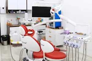 Apolonia Dental Care Surabaya - Klinik Dokter Gigi Surabaya Barat image