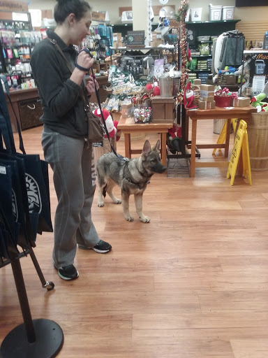 Pet Supply Store «Mud Bay», reviews and photos, 3804 Bridgeport Way W, University Place, WA 98466, USA