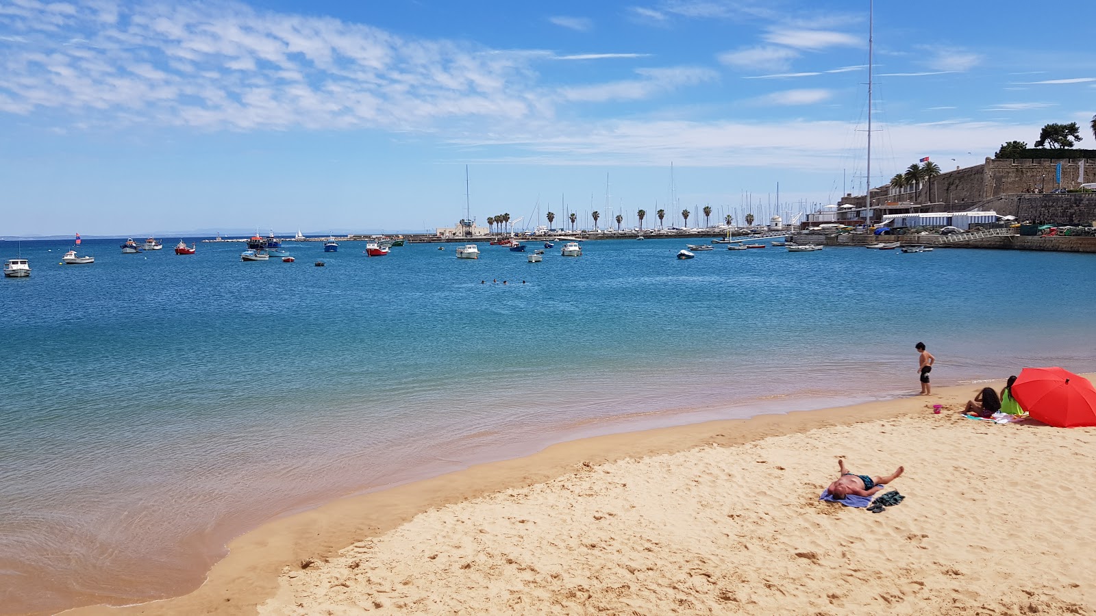Foto von Praia do Bugari und die siedlung